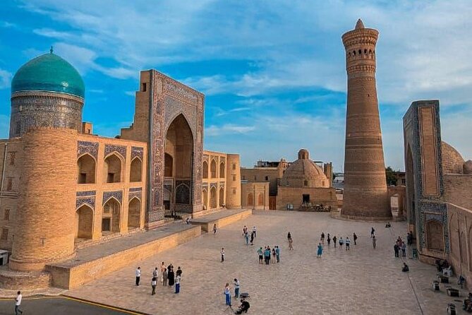 Bukhara in a Day History, Culture, and Local Insight Private Tour - Lyab-i-Hauz and the city’s social heart