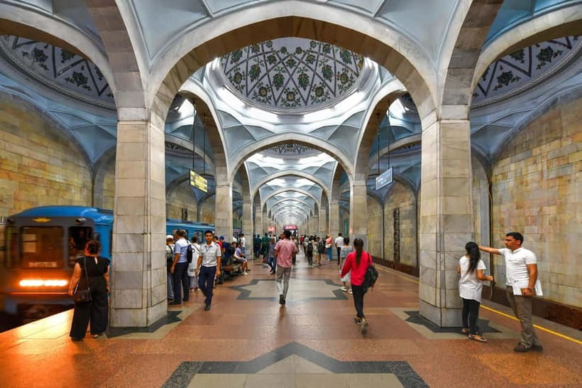 Tashkent: 4 Hour Food Tour and Metro Journey with a Guide - Guides, languages, and the private format