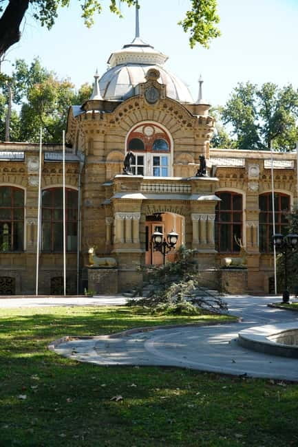 Tashkent city Night Tour with Dinner & Free Pro Photography - Dinner and the Uzbek food experience