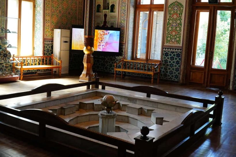 Tashkent: City Tour with Pro Photography, Lunch & Dinner - What the food adds to the experience