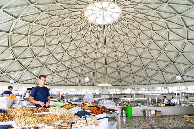 Tashkent Soviet Architecture (Modernism) and Subway station tour. - Friendship of Nations Palace and its broad public square