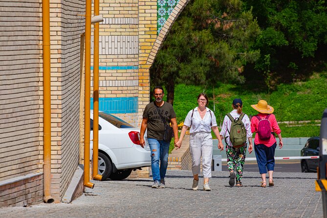 Tashkent Walking & Food Tour: Highlights + Local Flavors - Independence Square and the meaning of Mustakillik