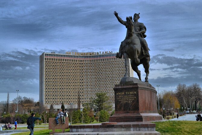 Tashkent Walking Tour - Broadway Alley, a city promenade with a changed past