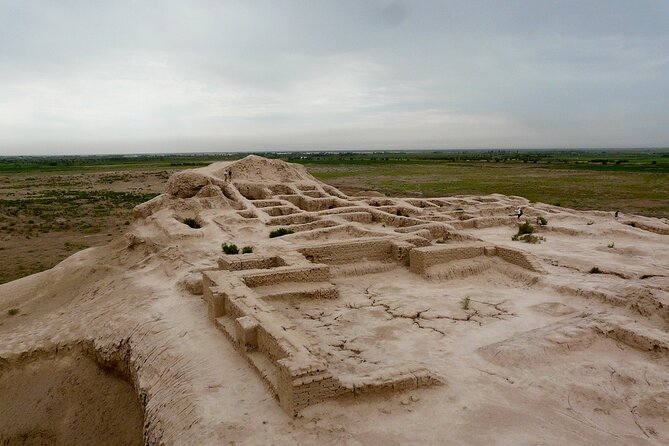 Transfer from Khiva to Bukhara by Fortresses - Toprak Kala: the first large-scale stop